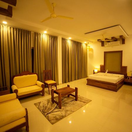 Opm Inn Payyannur Экстерьер фото