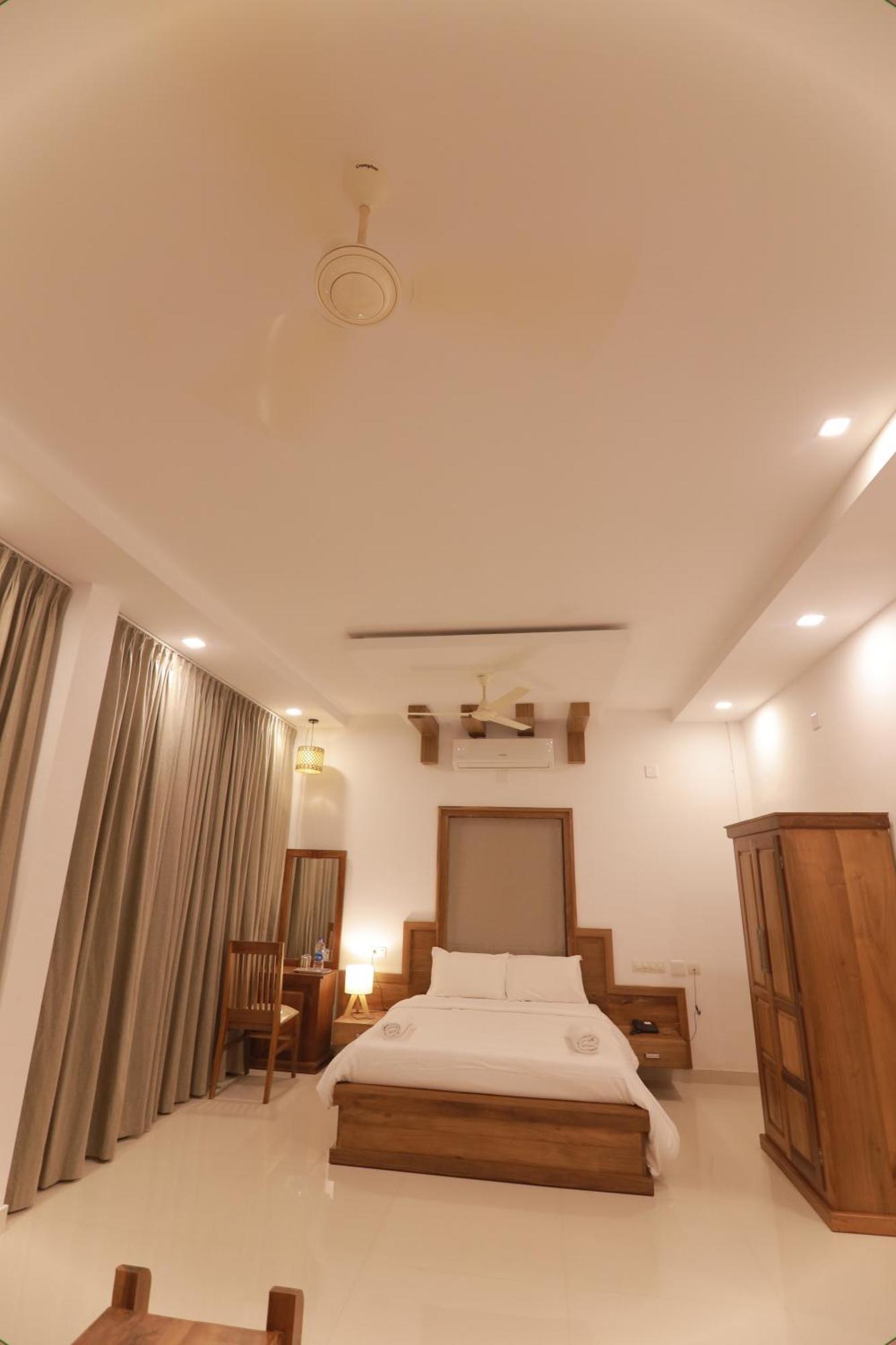 Opm Inn Payyannur Экстерьер фото