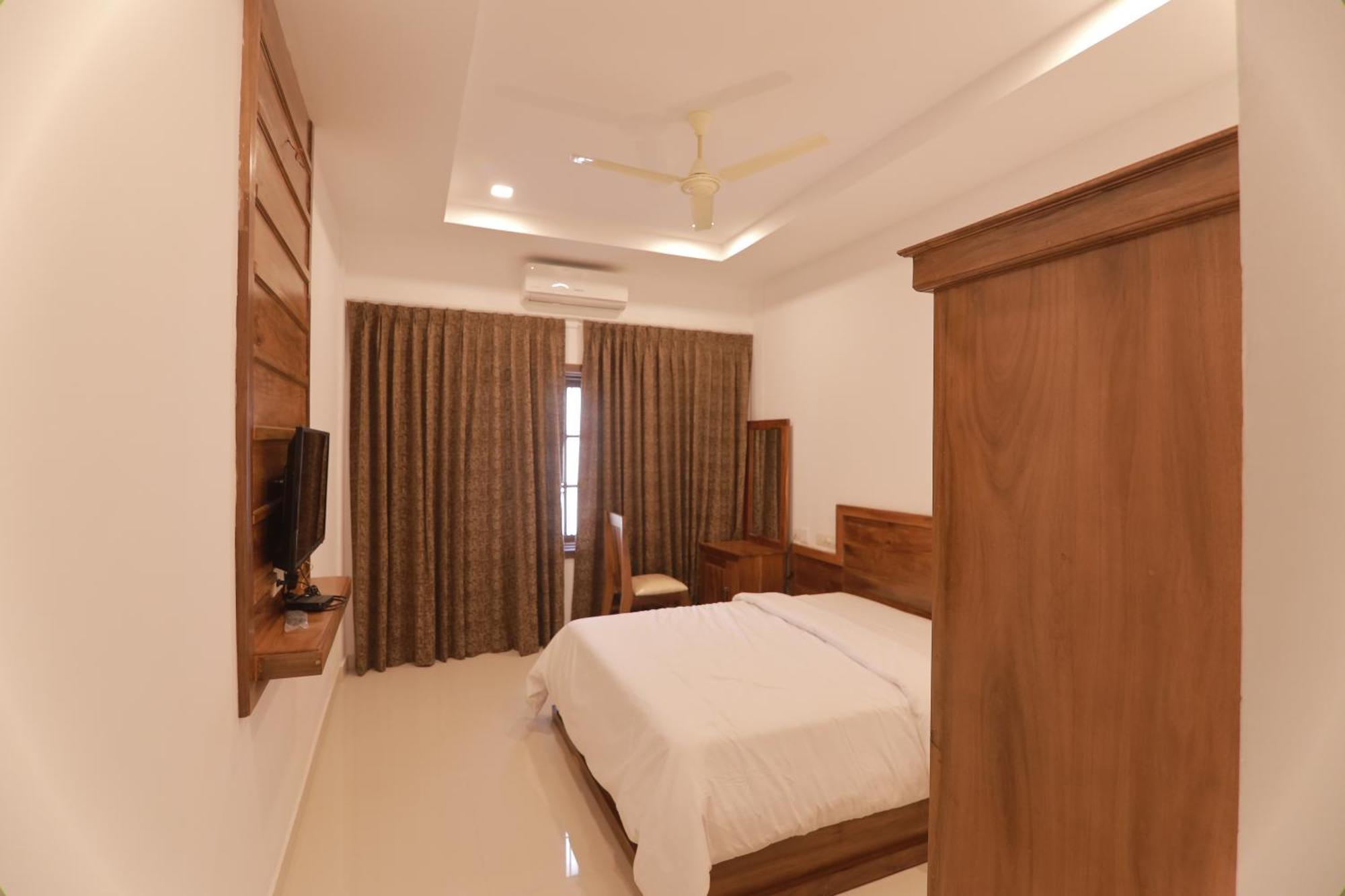 Opm Inn Payyannur Экстерьер фото