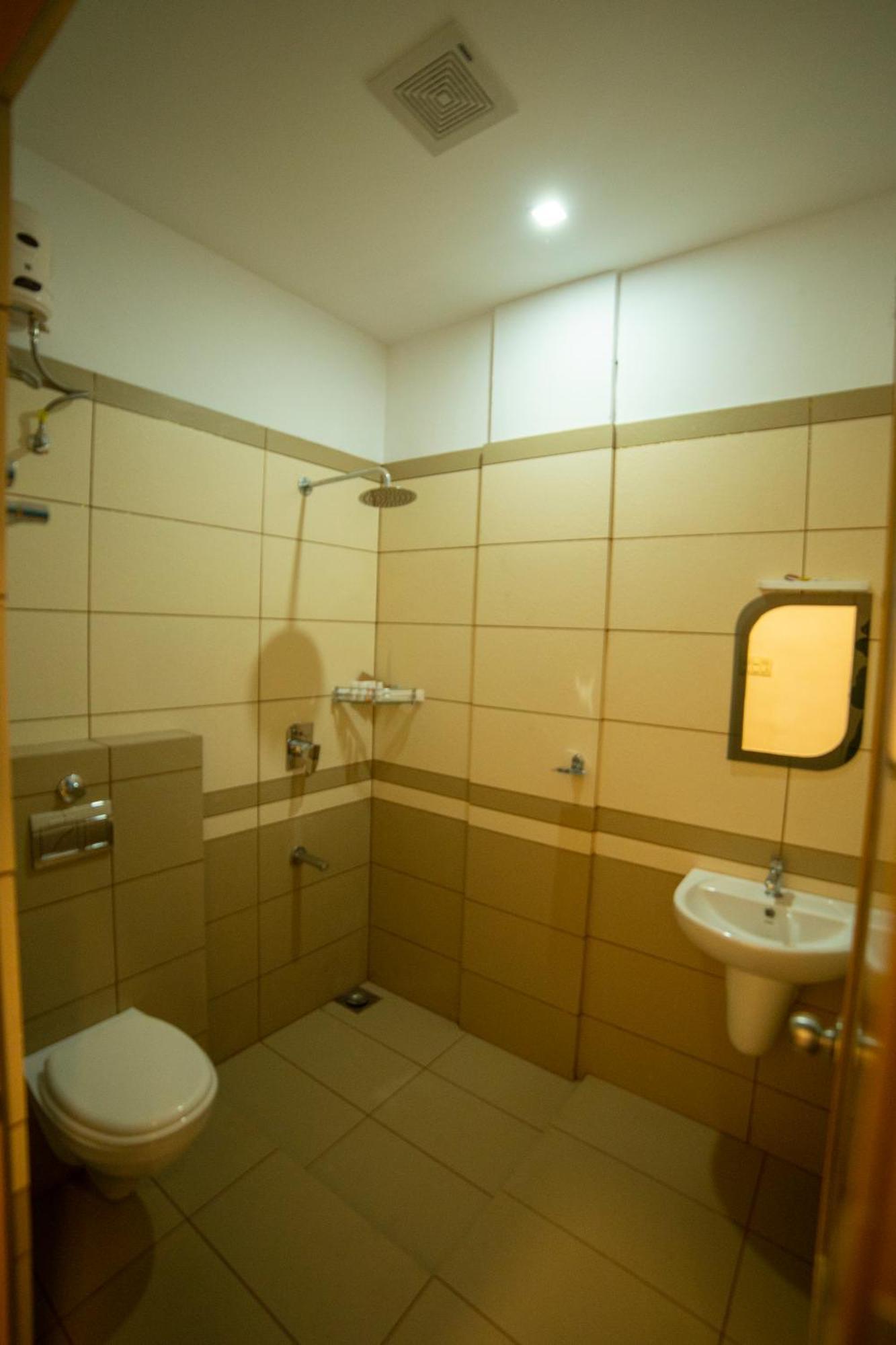 Opm Inn Payyannur Экстерьер фото