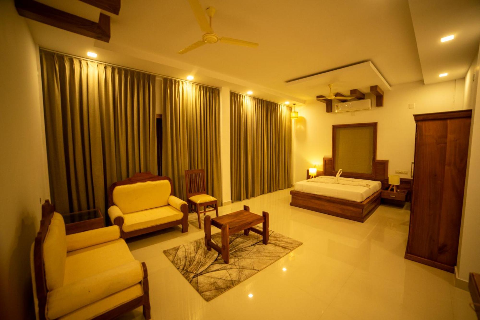 Opm Inn Payyannur Экстерьер фото