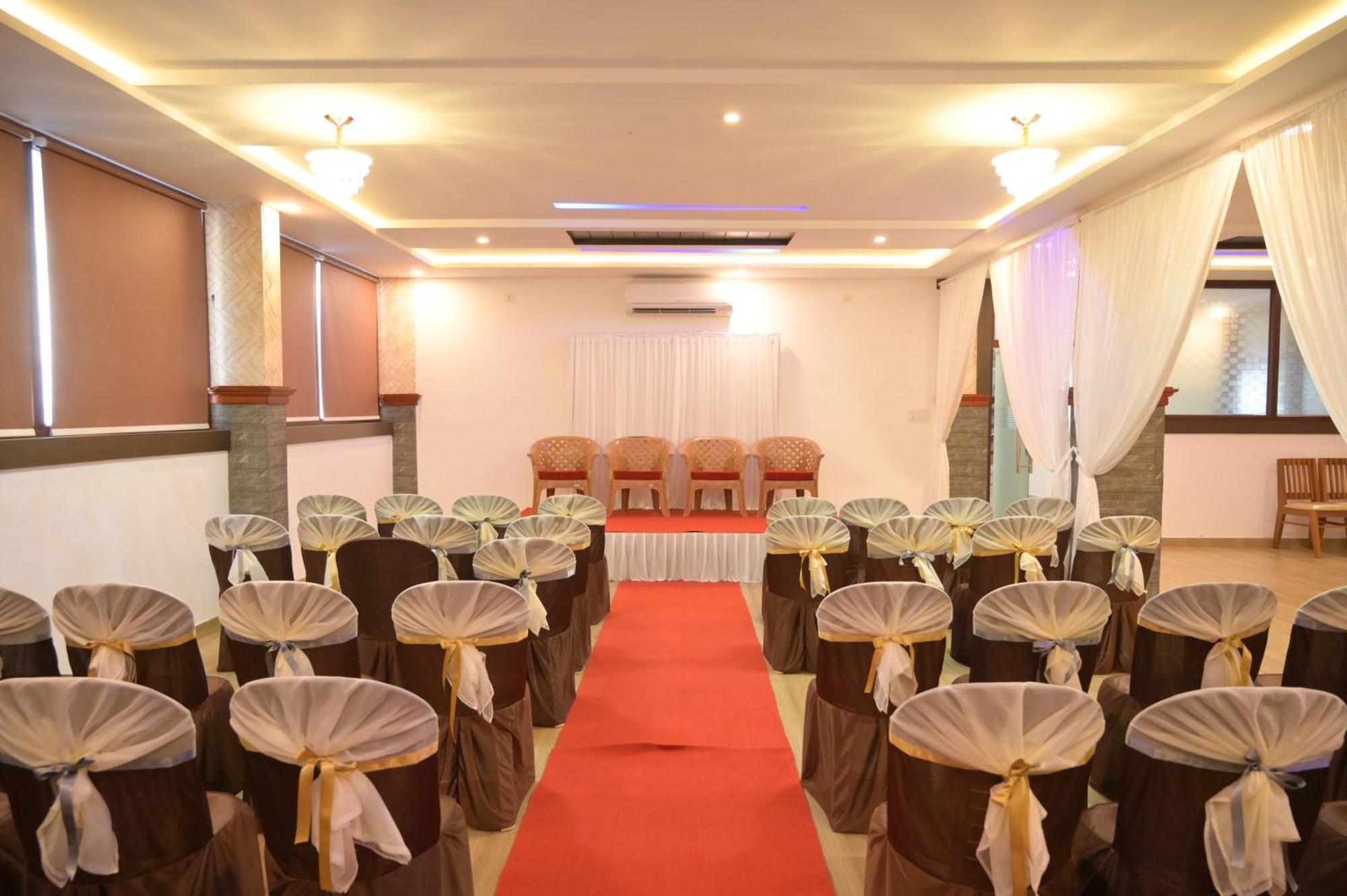 Opm Inn Payyannur Экстерьер фото
